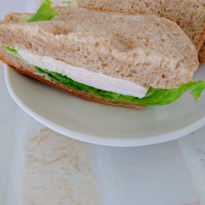 サラダチキンのサンドイッチ